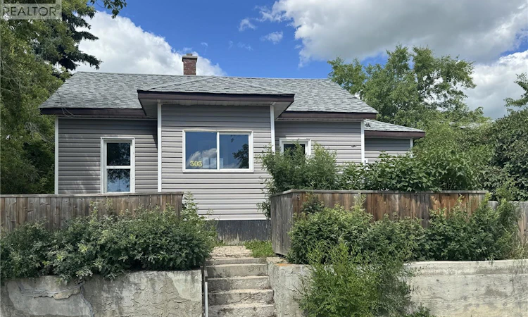 303 4th Avenue W