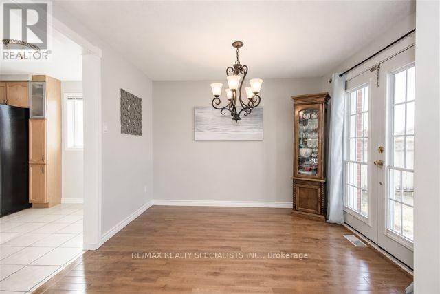 110 Steeles Crescent, Cambridge, ON, N1R 8C4 - 4