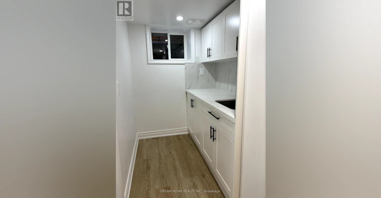 BSMT B2-337 Mutual Street W, Toronto, ON, M4Y 1X6 - 8