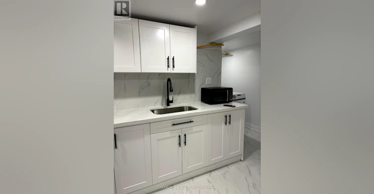 BSMT B2-337 Mutual Street W, Toronto, ON, M4Y 1X6 - 4