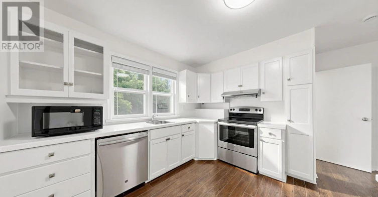 3 Greengate Road, Toronto, ON, M3B 1E7 - 15