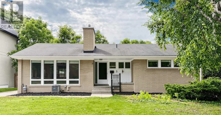 3 Greengate Road, Toronto, ON, M3B 1E7