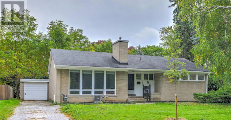 3 Greengate Road, Toronto, ON, M3B 1E7