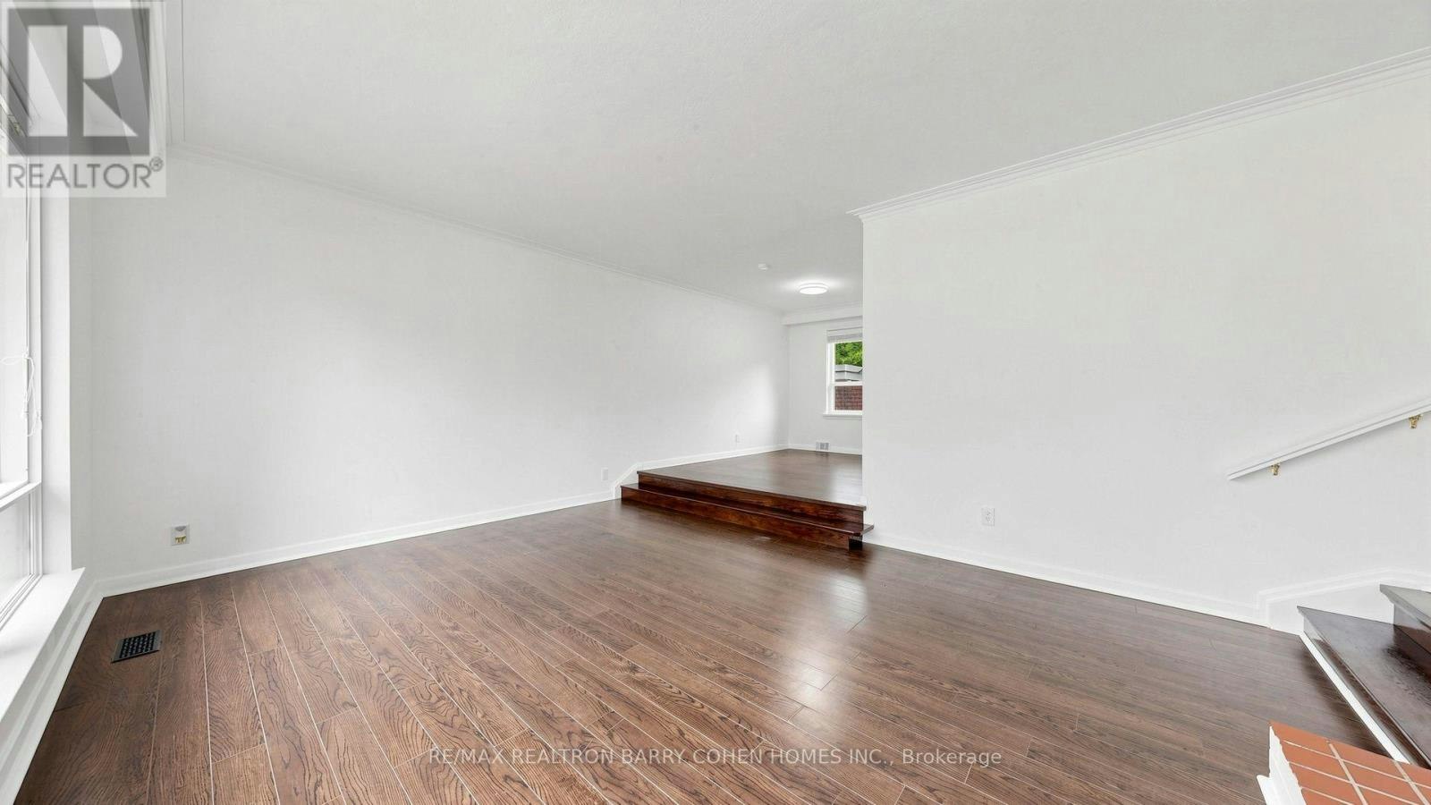 3 Greengate Road, Toronto, ON, M3B 1E7 - 7