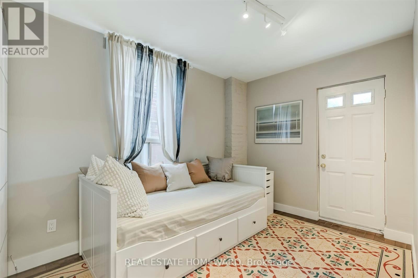UPPER-14 Ashdale Avenue, Toronto, ON, M4L 2Y7 - 9