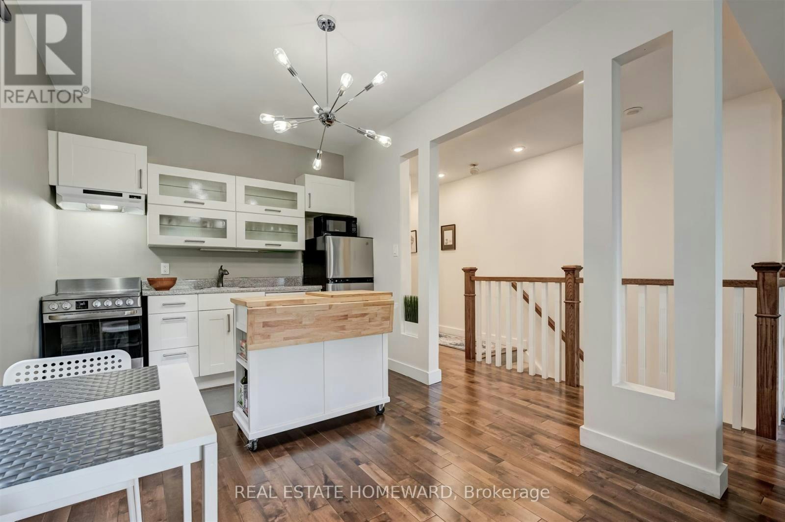 UPPER-14 Ashdale Avenue, Toronto, ON, M4L 2Y7 - 2