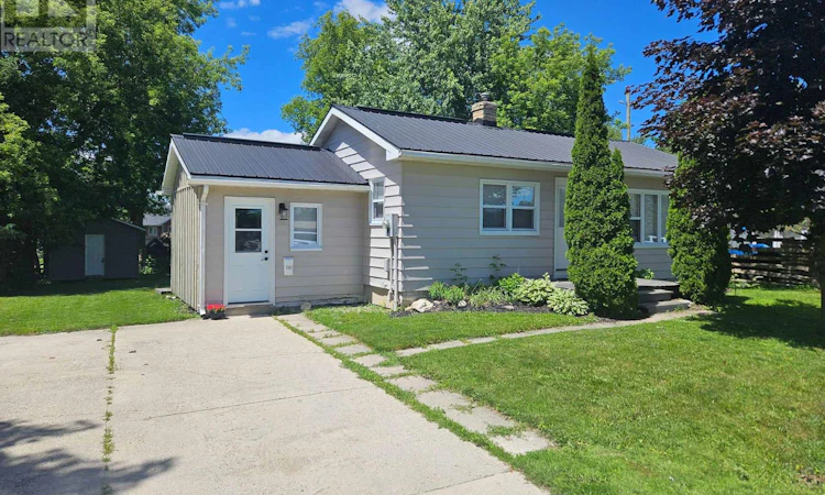 383 Wellington Street E