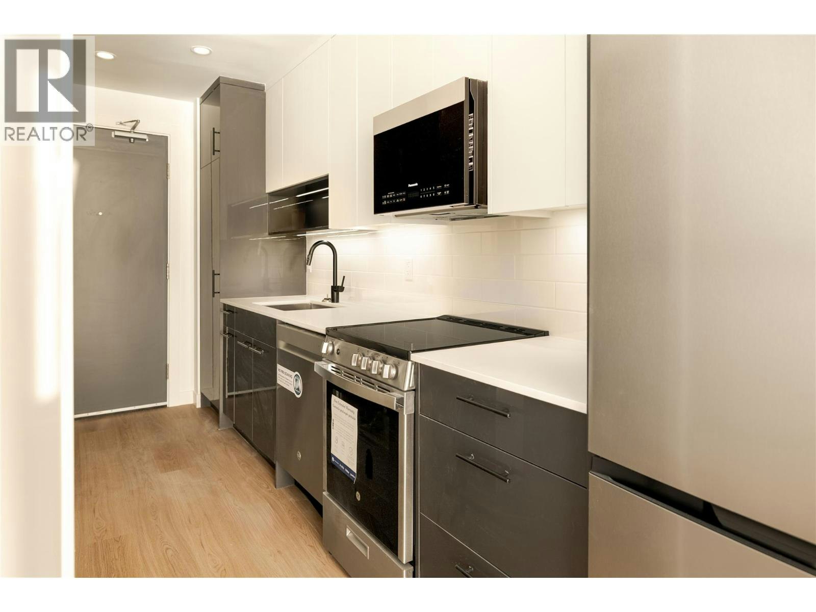415-1380 Pridham Avenue - 5