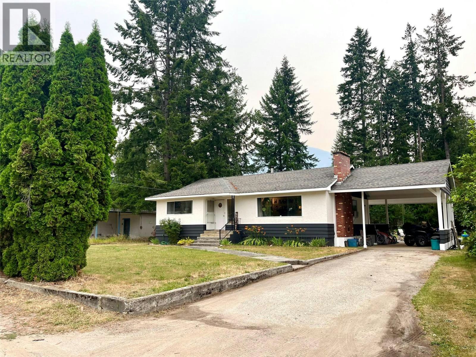 807 N 23 Highway, Nakusp, BC, V0G 1R0
