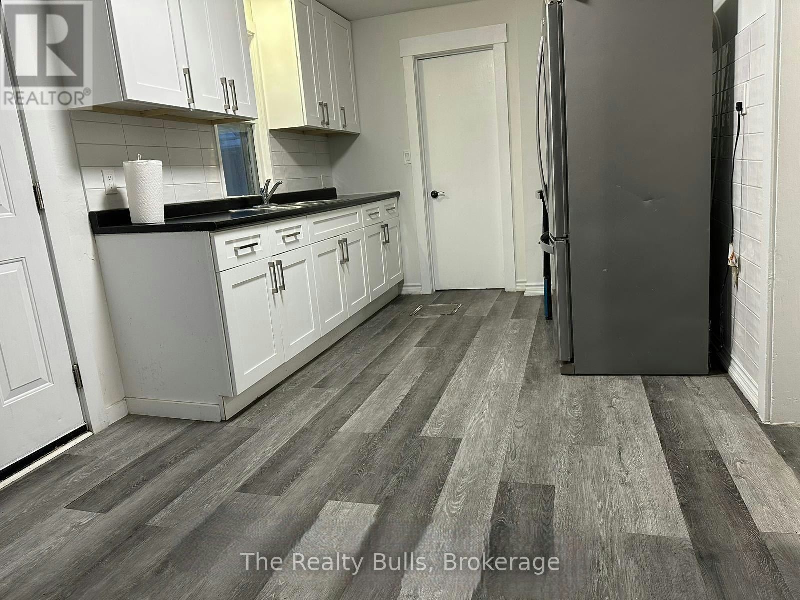 18 Forks Road E, Welland, ON, L3B 5K1 - 2