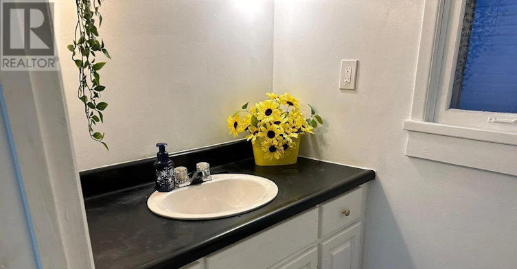 18 Forks Road E, Welland, ON, L3B 5K1 - 5
