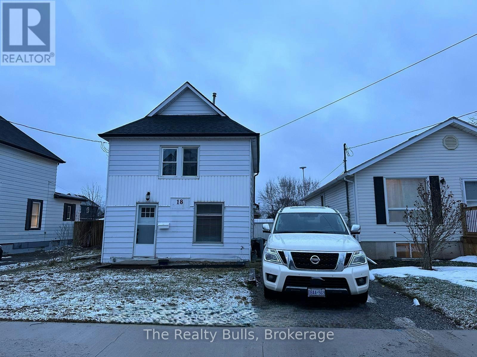 18 Forks Road E, Welland, ON, L3B 5K1