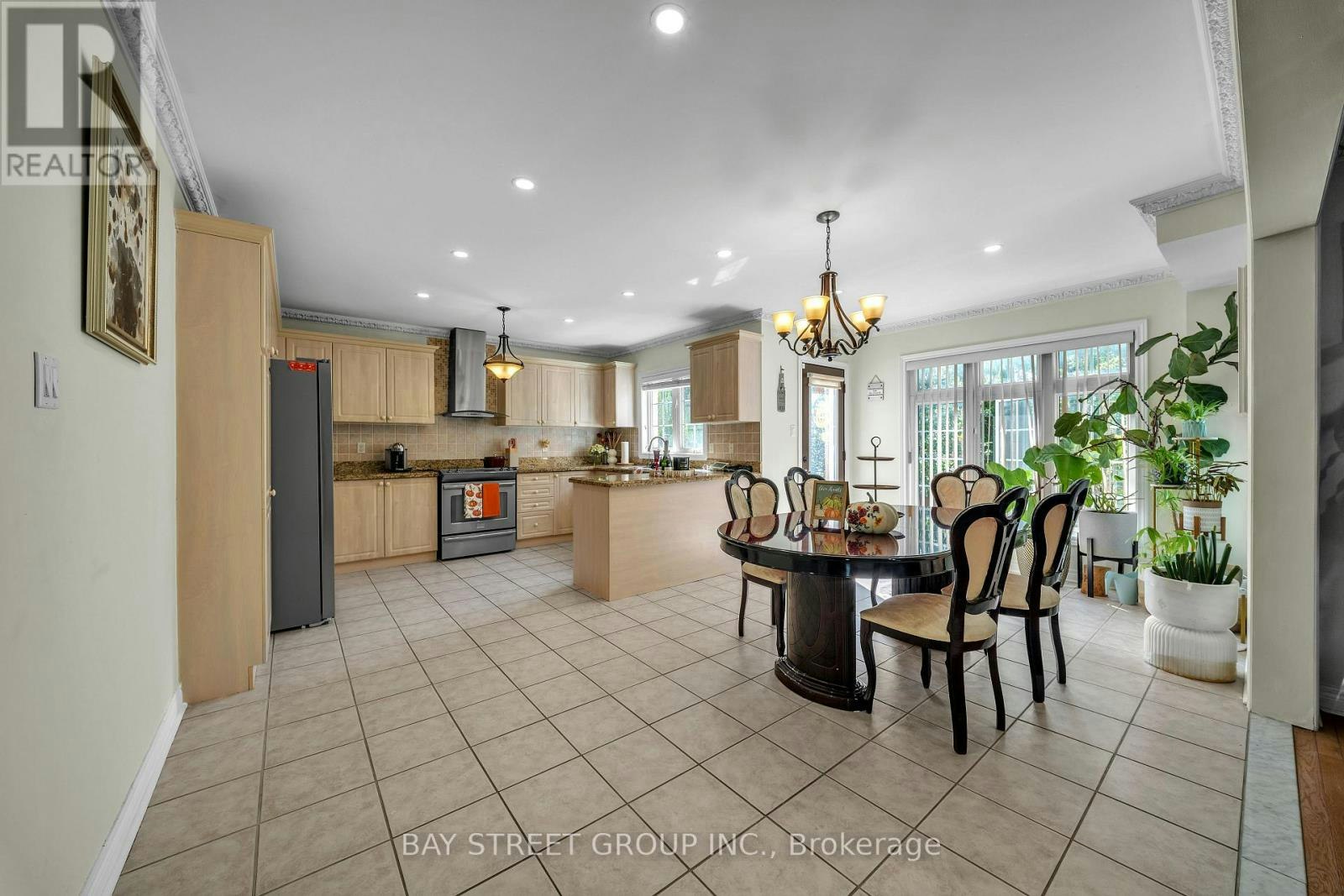 384 Spruce Grove Crescent, Newmarket, ON, L3X 2X3