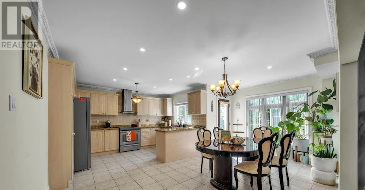 384 Spruce Grove Crescent, Newmarket, ON, L3X 2X3