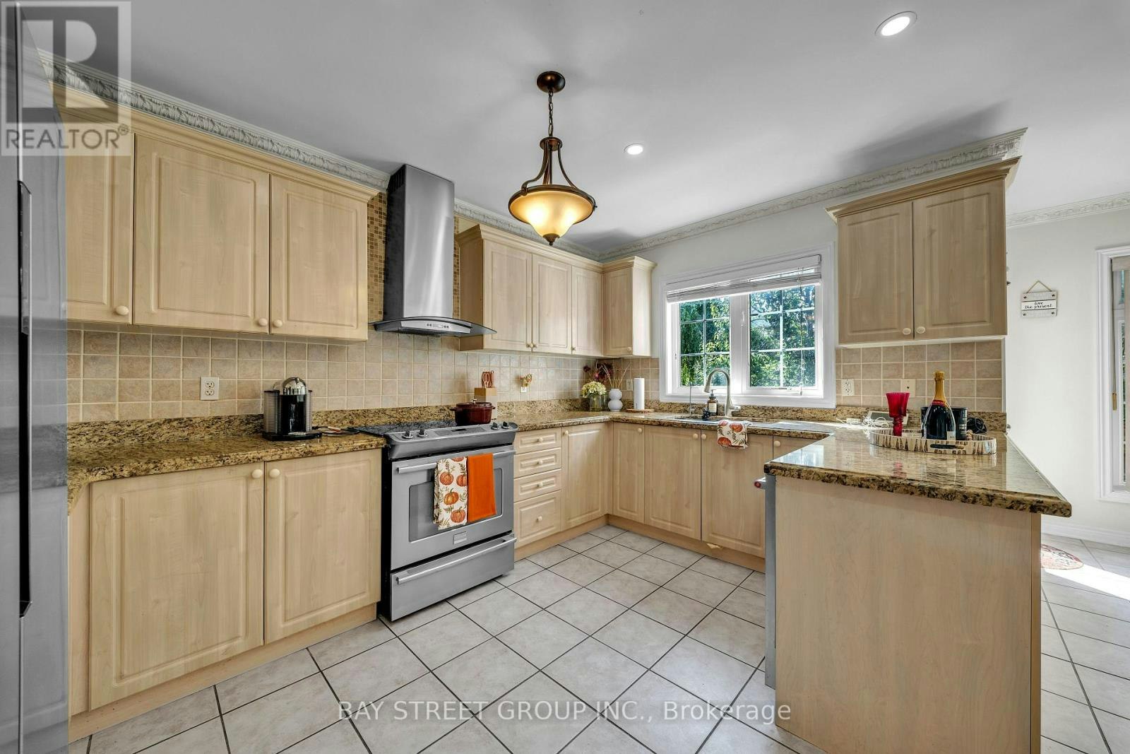384 Spruce Grove Crescent, Newmarket, ON, L3X 2X3 - 4