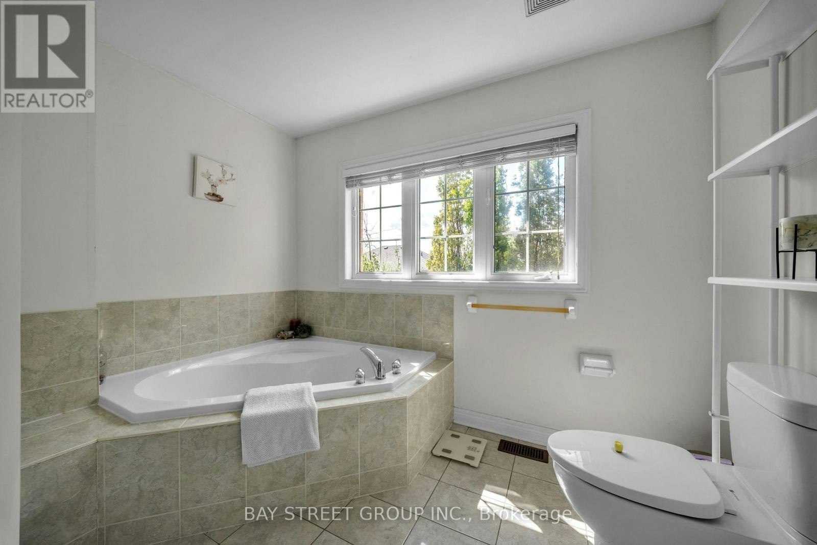 384 Spruce Grove Crescent, Newmarket, ON, L3X 2X3 - 9