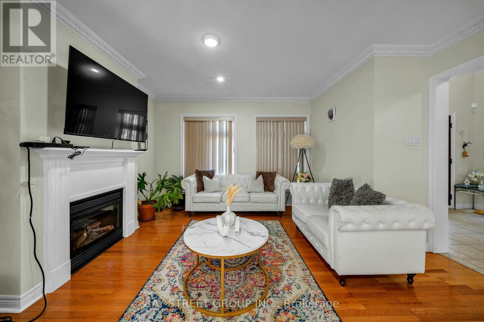 384 Spruce Grove Crescent, Newmarket, ON, L3X 2X3 - 2