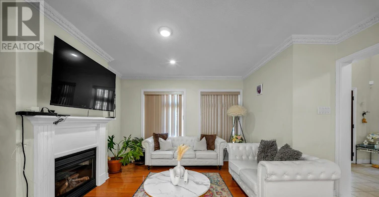 384 Spruce Grove Crescent, Newmarket, ON, L3X 2X3 - 2