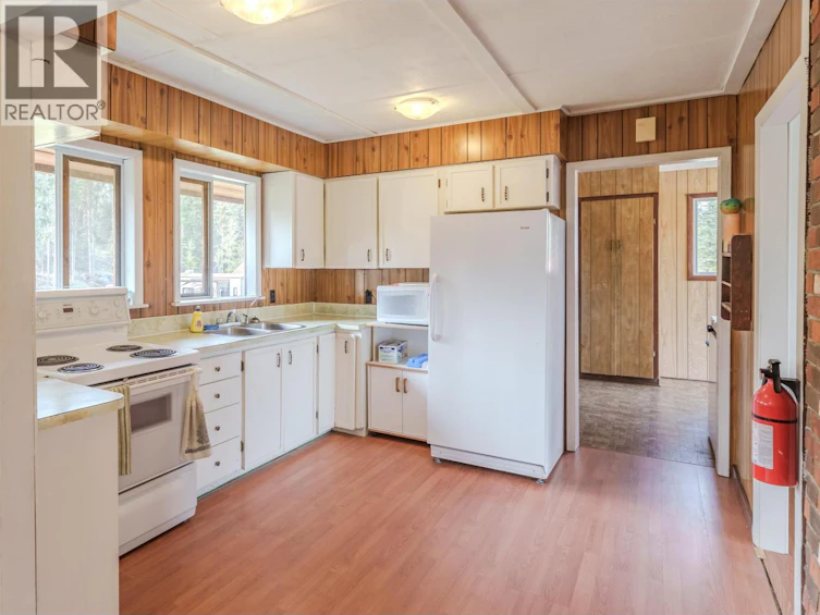 7177 Nath Road, Sheridan Lake, BC, V0K 1X1 - 10