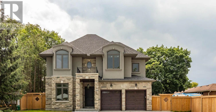 752 Hillview Crescent, Pickering, ON, L1W 2S1 - 2