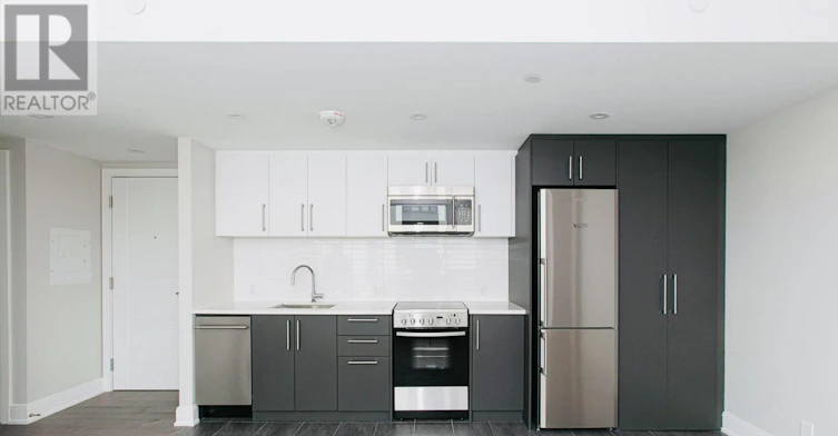 103-11 Walmer Road, Toronto, ON, M5R 2W9 - 2