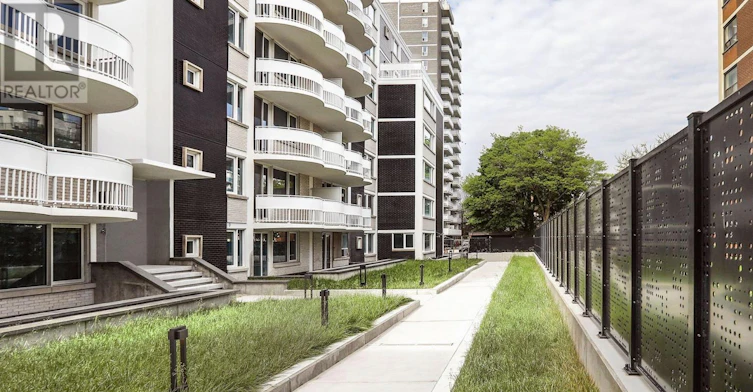 103-11 Walmer Road, Toronto, ON, M5R 2W9 - 13