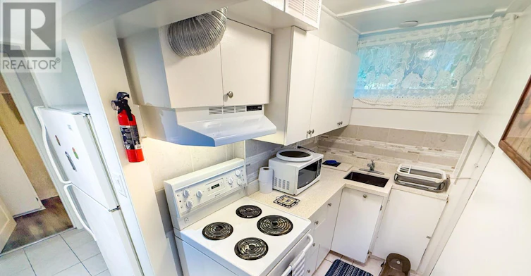 LOWER LEVEL-14 Gooch Court, Toronto, ON, M6S 2N8 - 7
