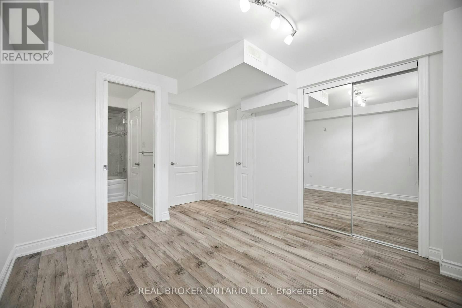 3277 Paul Henderson Drive, Mississauga, ON, L5M 0H5 - 33