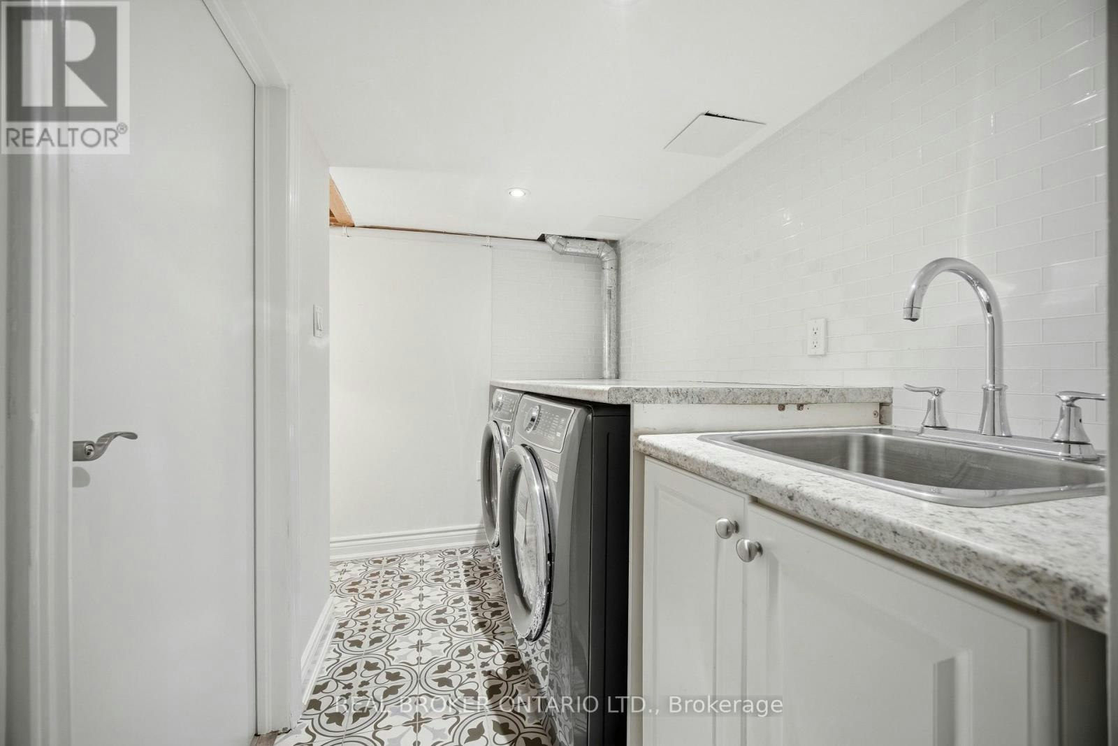 3277 Paul Henderson Drive, Mississauga, ON, L5M 0H5 - 36