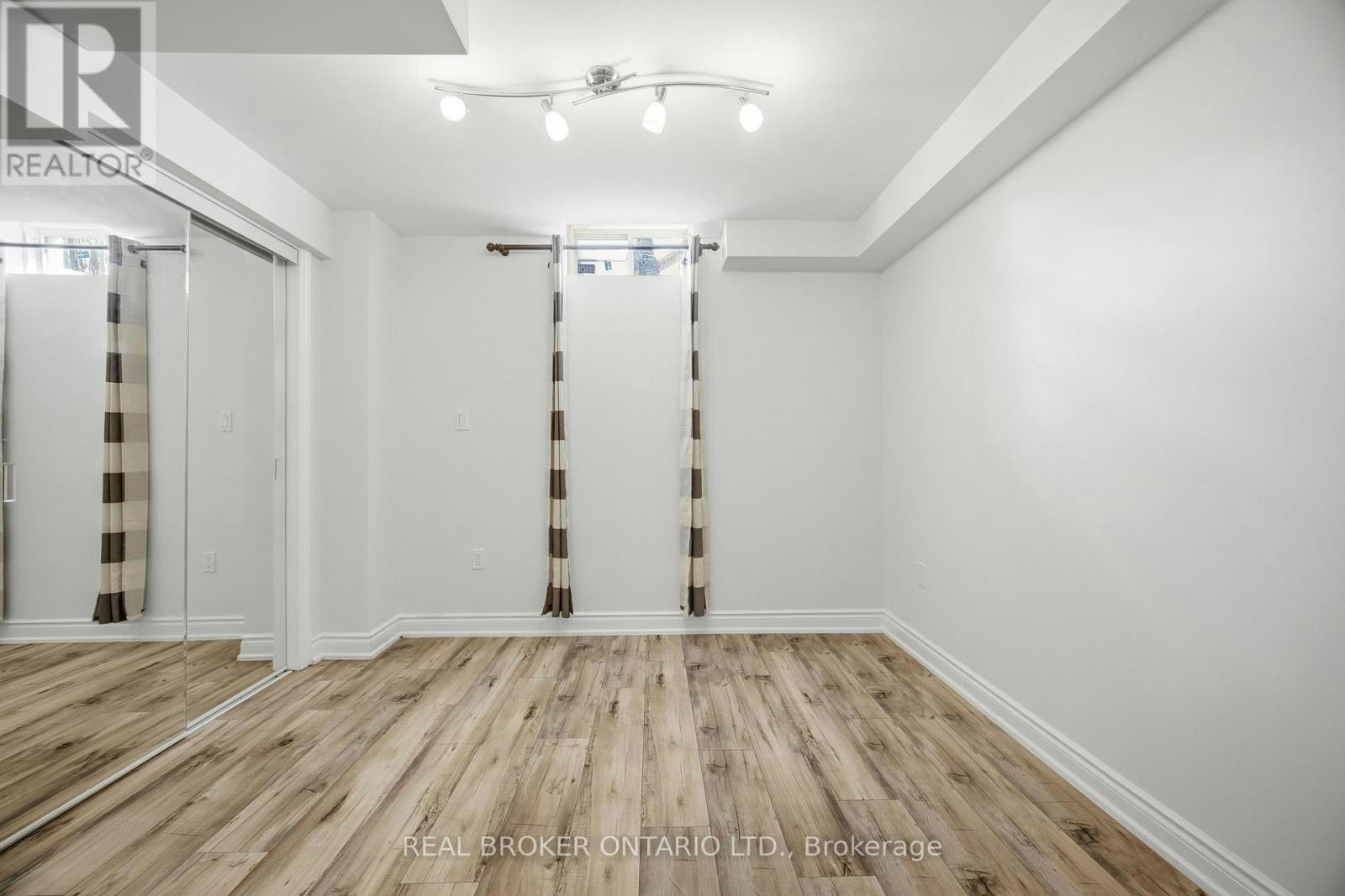 3277 Paul Henderson Drive, Mississauga, ON, L5M 0H5 - 32