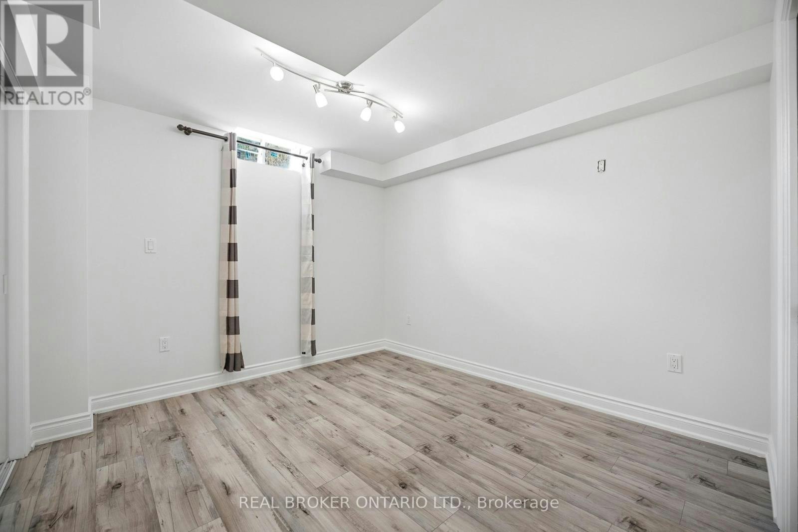 3277 Paul Henderson Drive, Mississauga, ON, L5M 0H5 - 31