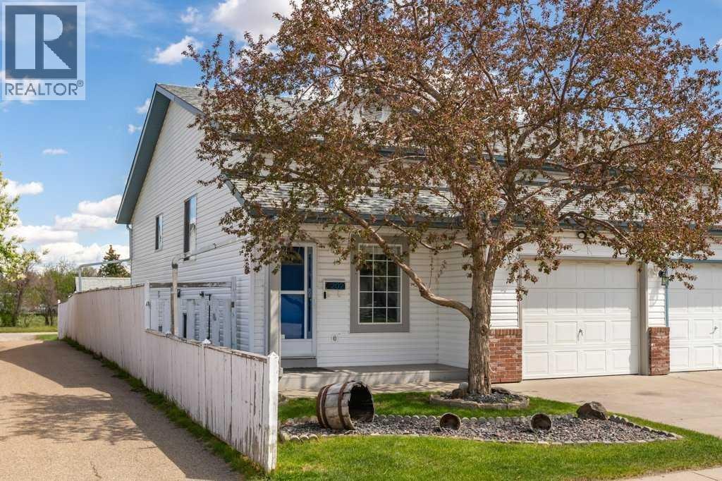 202 Willowbrook Close NW, Airdrie, AB, T4B 2J7