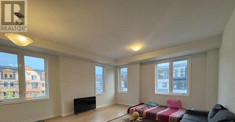 5970 Saigon Street, Mississauga, ON, L5V 0E9 - 3