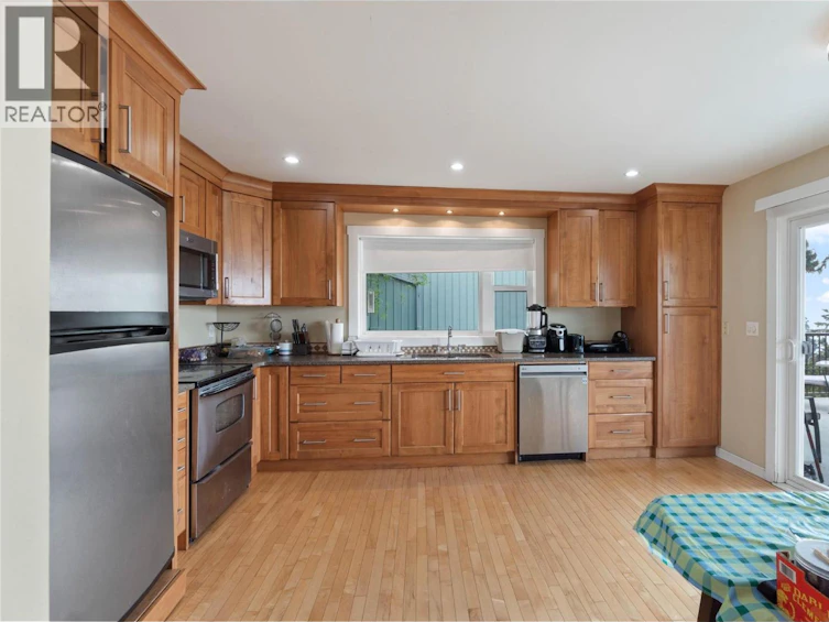 210 Robson Drive, Kamloops, BC, V2E 1W1 - 6
