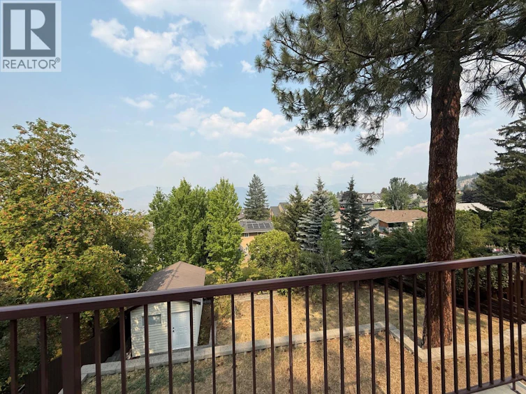 210 Robson Drive, Kamloops, BC, V2E 1W1 - 2