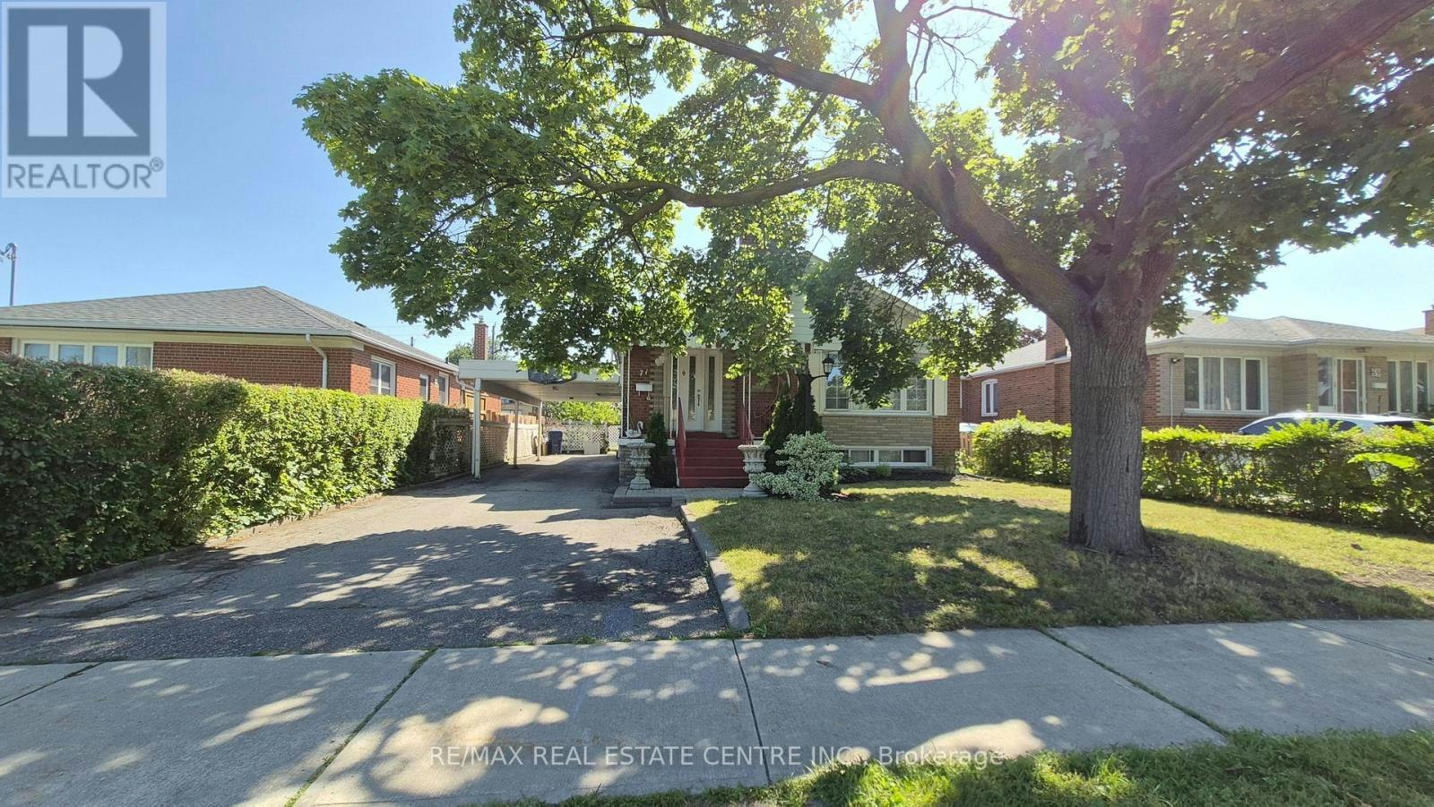 UPPER-71 Gunton Drive, Toronto, ON, M9W 3H3