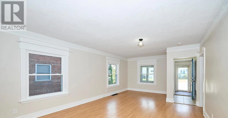 4592 Sixth Avenue, Niagara Falls, ON, L2E 4T3 - 8