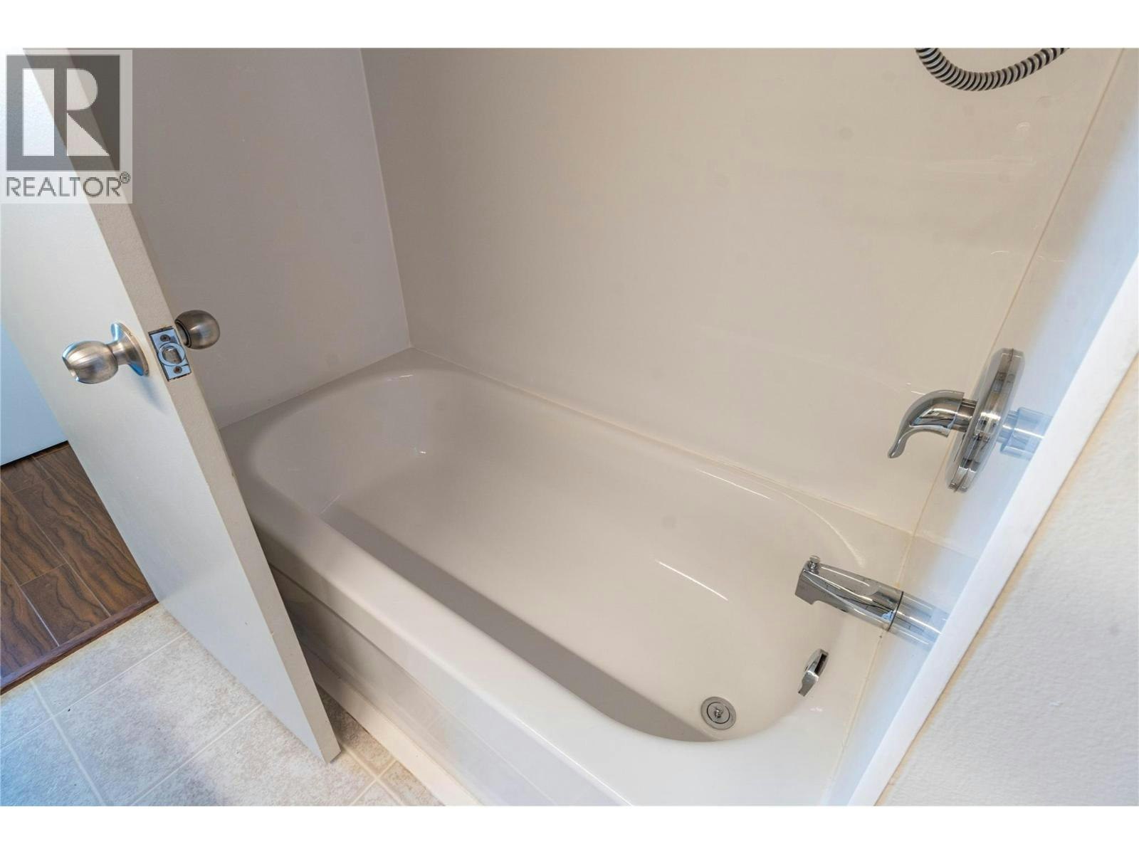 2215 Barbara Avenue, Kamloops, BC, V2B 4J4 - 24