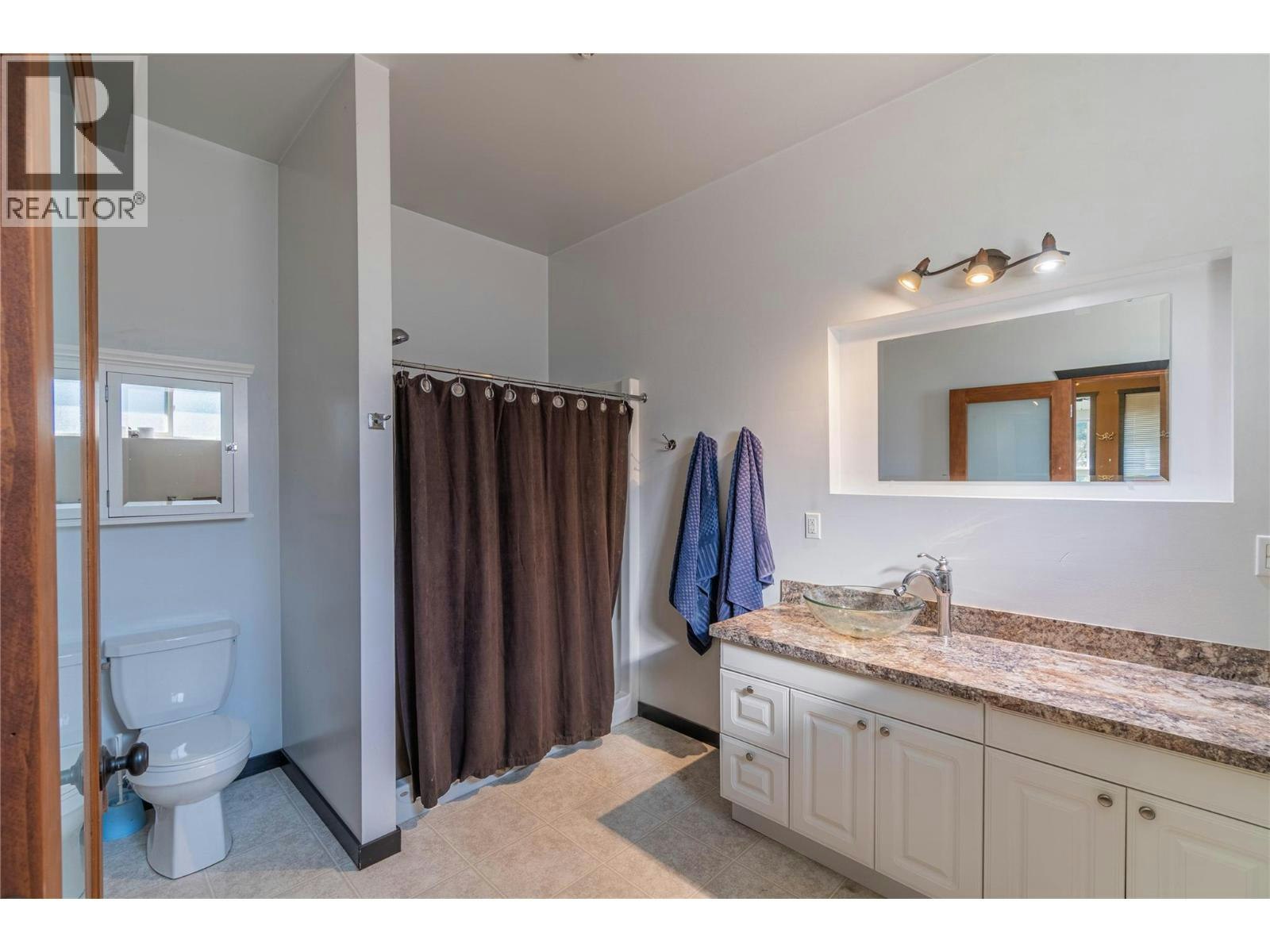 2215 Barbara Avenue, Kamloops, BC, V2B 4J4 - 11