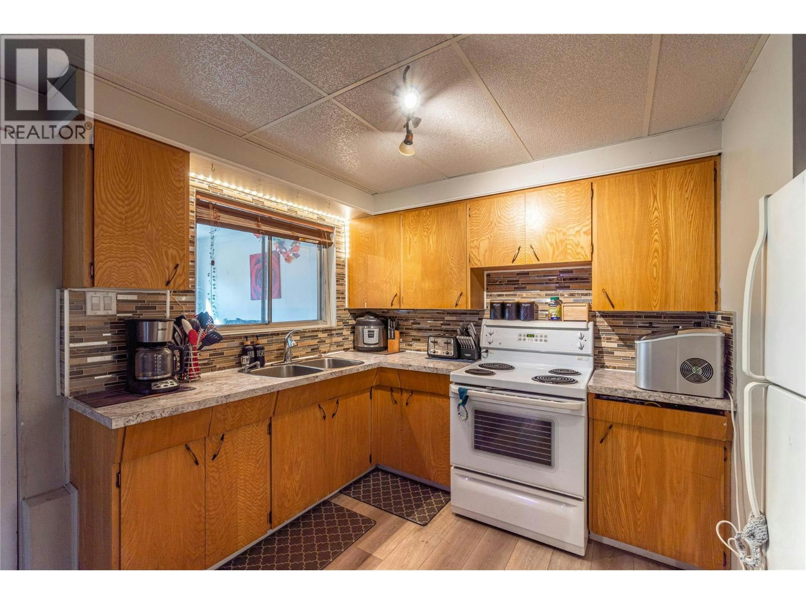 2215 Barbara Avenue, Kamloops, BC, V2B 4J4 - 34