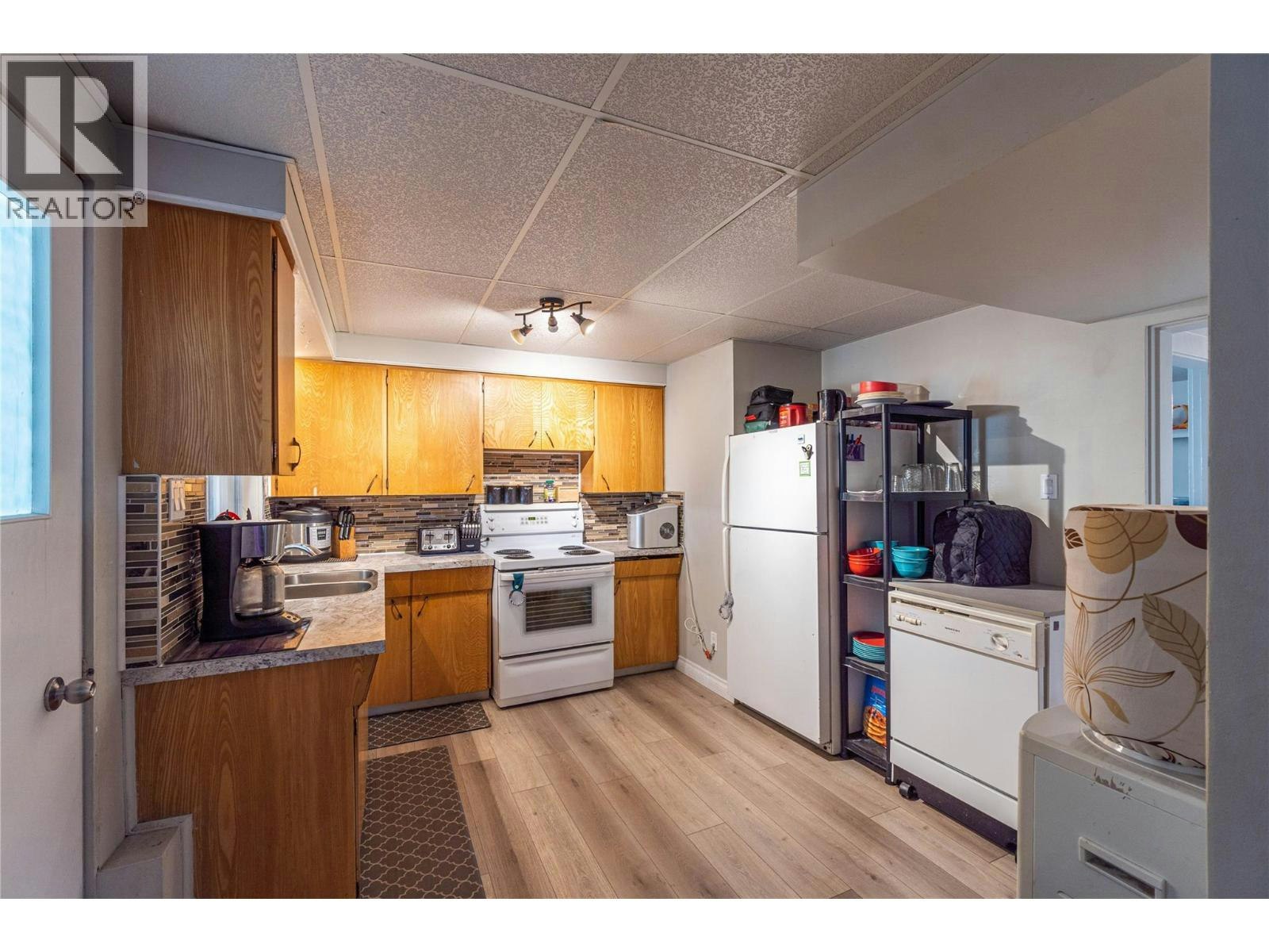 2215 Barbara Avenue, Kamloops, BC, V2B 4J4 - 9