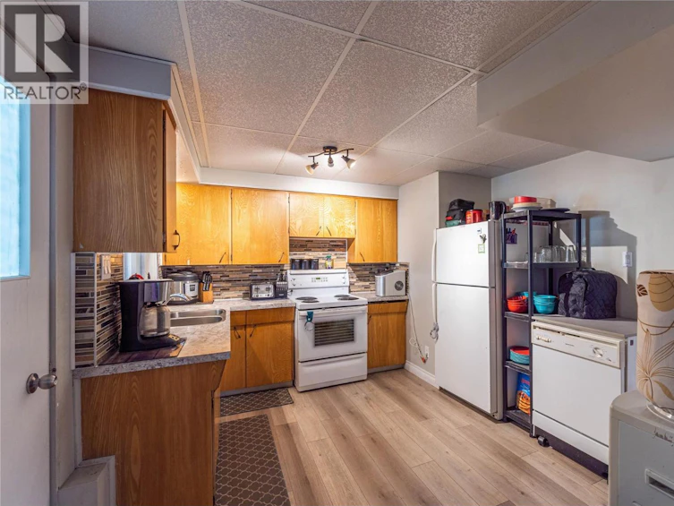 2215 Barbara Avenue, Kamloops, BC, V2B 4J4 - 9