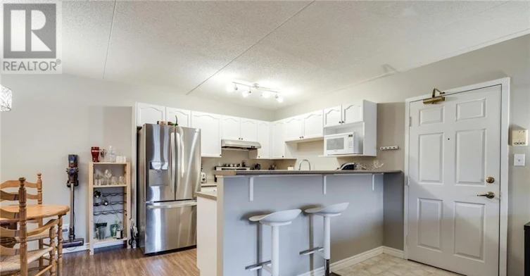 104-1411 Walker's Line, Burlington, ON, L7M 4P5 - 2