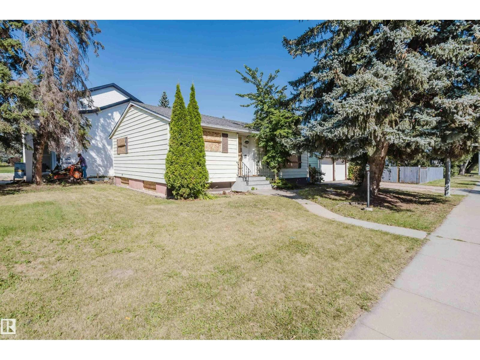 14632 95 Avenue NW, Edmonton, AB, T5N 0B3