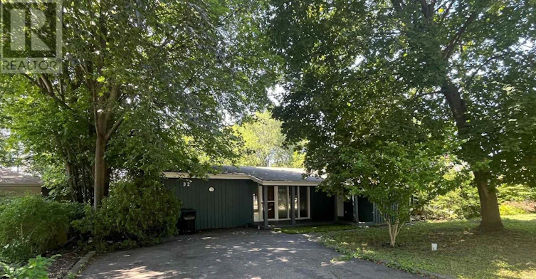 32 Heathview Avenue, Toronto, ON, M2K 2C1