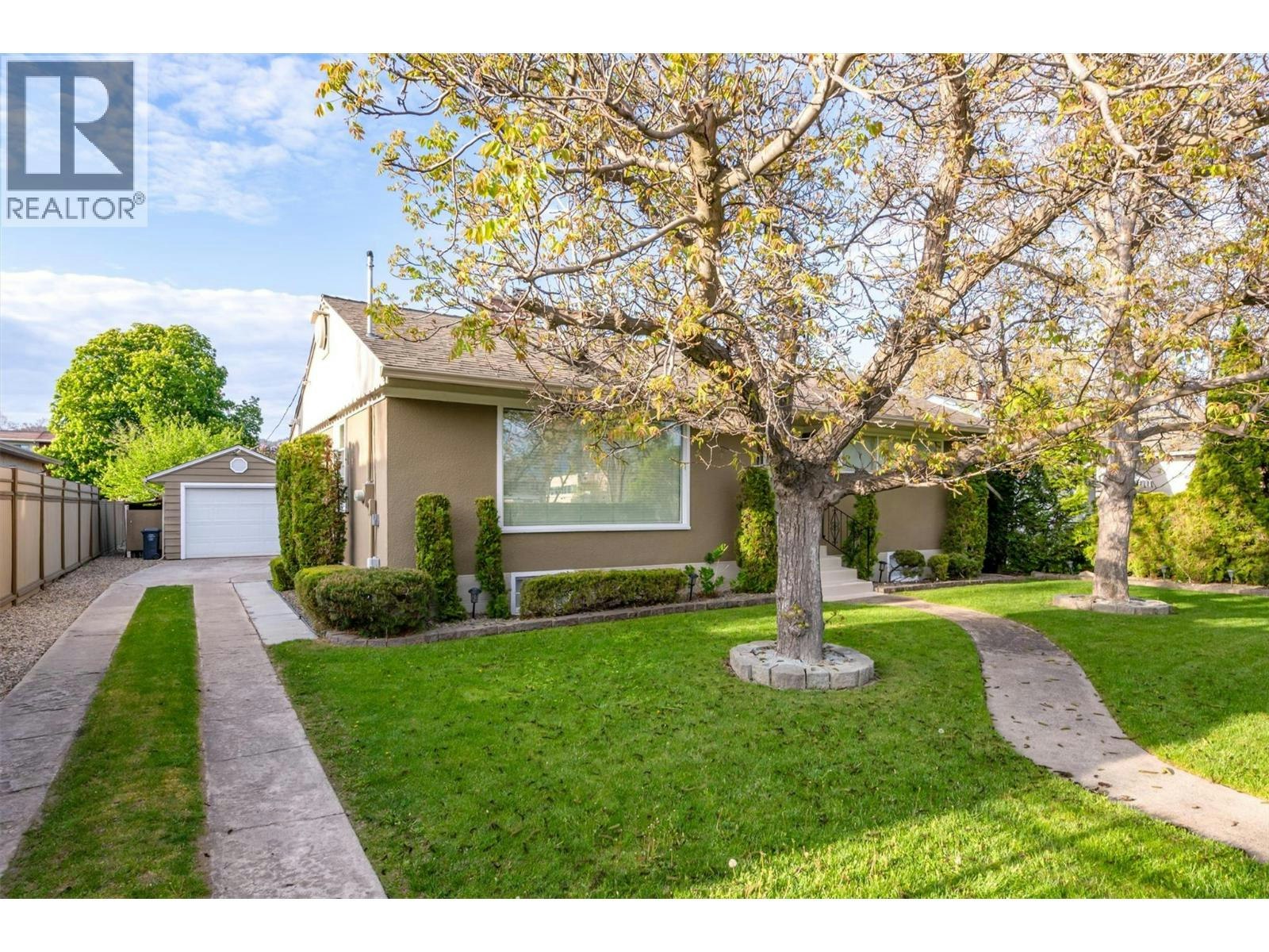 1040 Laurier Avenue, Kelowna, BC, V1Y 6B1 - 2