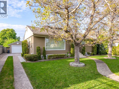 1040 Laurier Avenue - 2