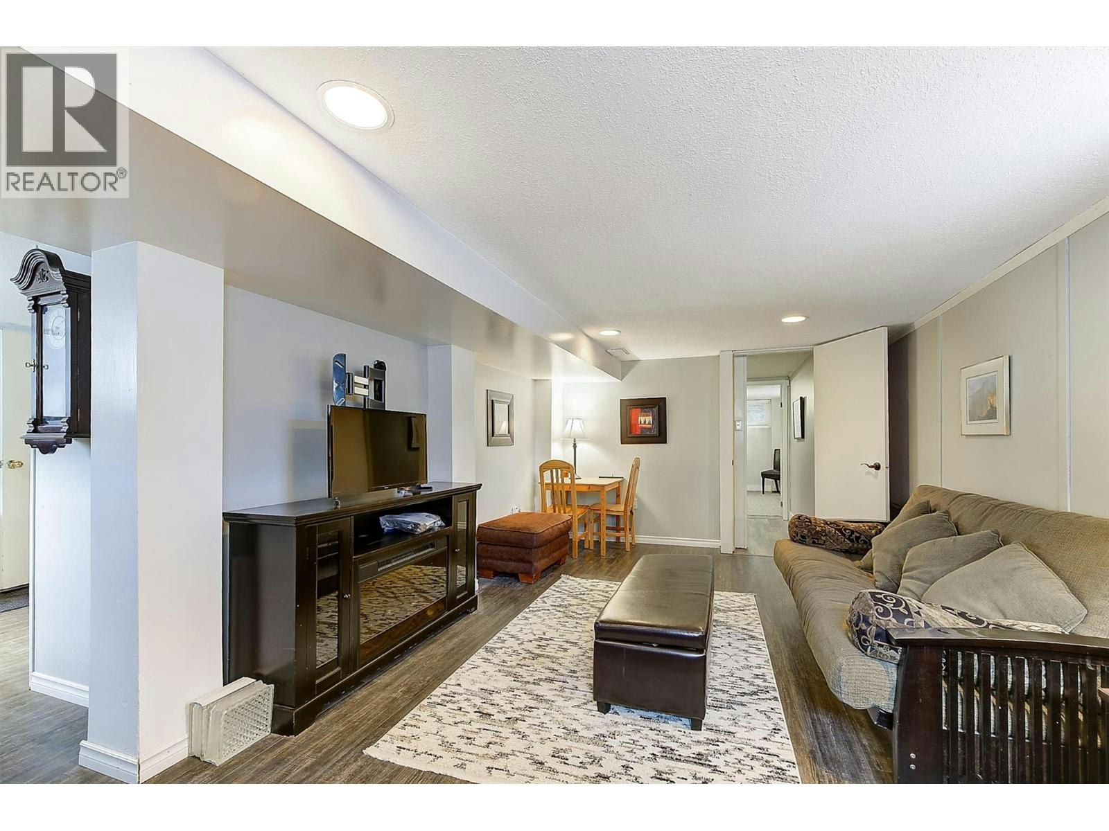 1040 Laurier Avenue, Kelowna, BC, V1Y 6B1 - 25