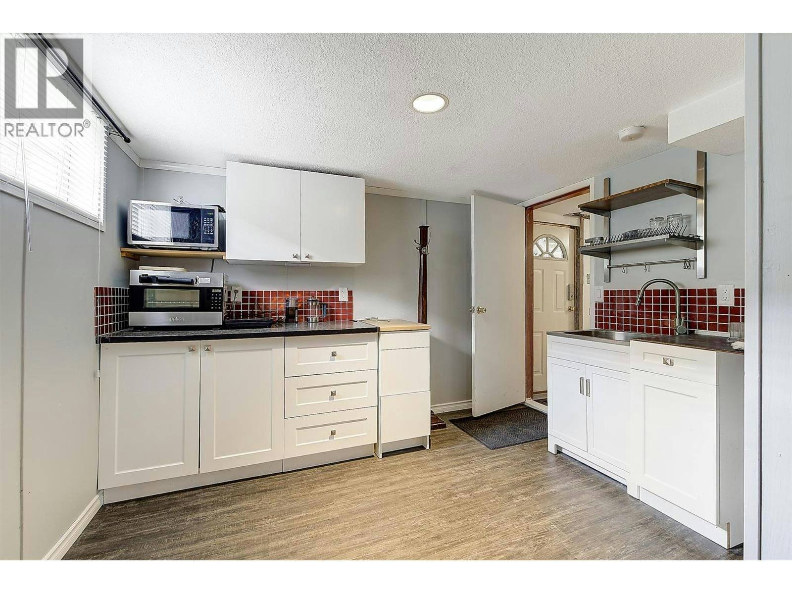 1040 Laurier Avenue, Kelowna, BC, V1Y 6B1 - 22
