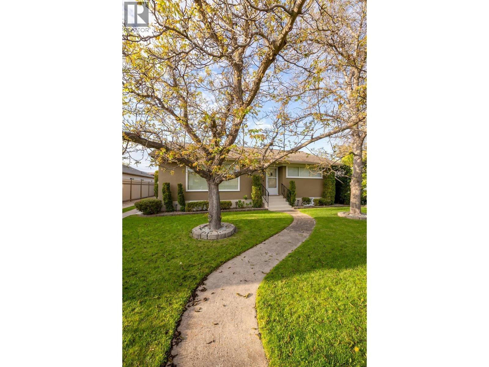 1040 Laurier Avenue, Kelowna, BC, V1Y 6B1 - 5